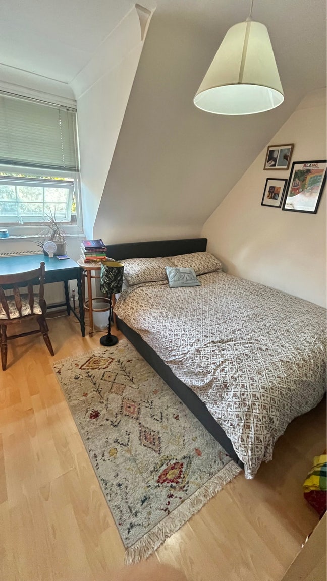 Kentish Town double room available for 1 month Main Photo
