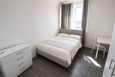 🔥 Bring a Friend! 2 Rooms | Prime Whitechapel Main Photo