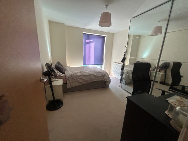 Beautiful Colindale Flat  Main Photo