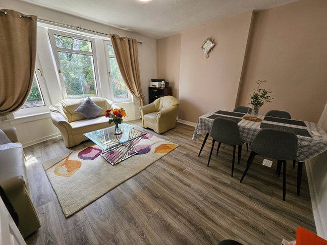 Double bedroom in west end Main Photo
