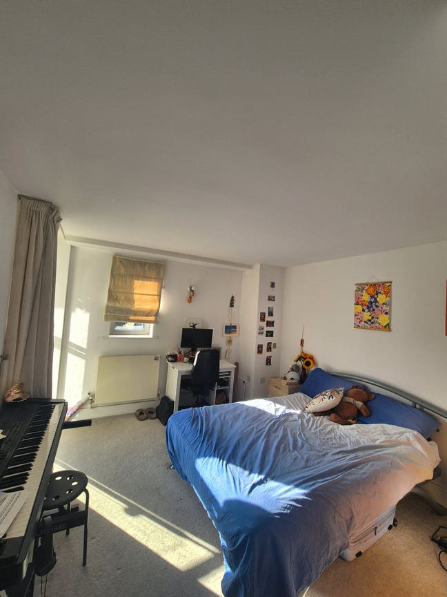 Short Term Tenancy - En-Suite Furnished Room  Main Photo