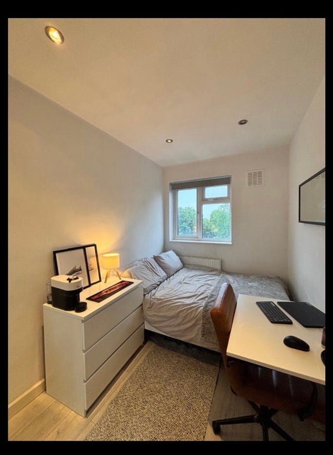 Double Room - Clapham 5 min walk to Tube Main Photo