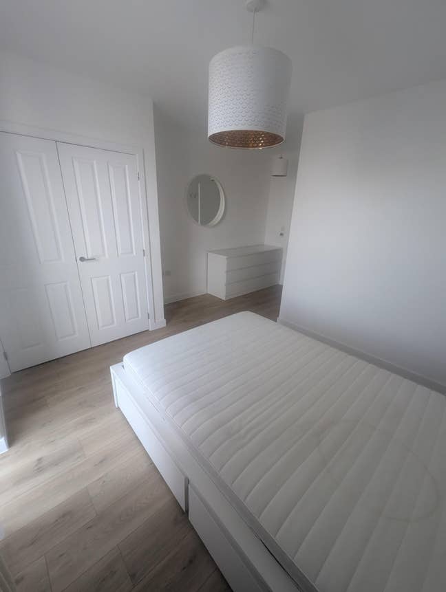 E13 - Modern 10th Floor Flat Looking for Housemate Main Photo