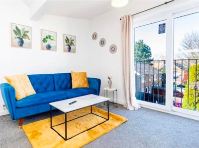 2 Rooms Available in Modern Top Floor Flat  Main Photo