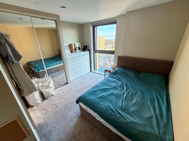 🌇 Bright 18th floor room next to Lewisham station Main Photo