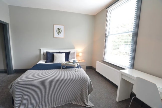⭐️Smartr Livin has double rooms by Uni/station⭐️ Main Photo