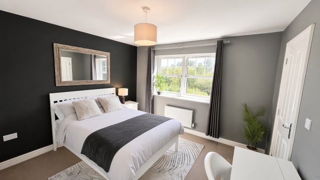 Large En-Suite Double Room | Bills Included Main Photo