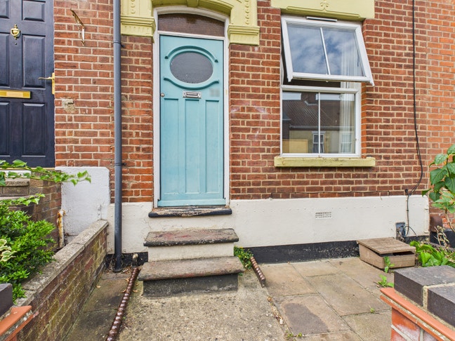 Well presented 5 bedroom student house Main Photo
