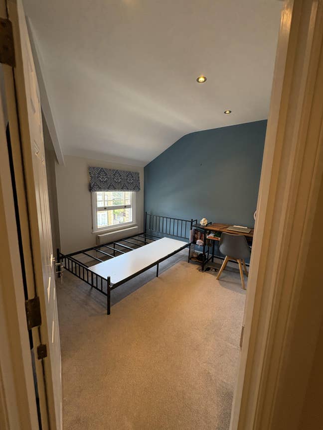 Beautiful Double with Bathroom in Central Richmond Main Photo
