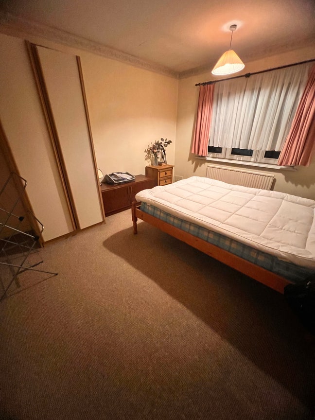 1 double round to rent in hayes  .  Main Photo