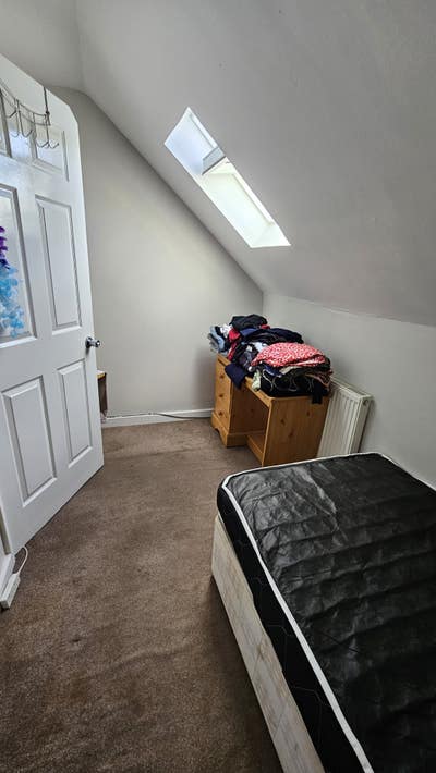 Single  room for rent Main Photo