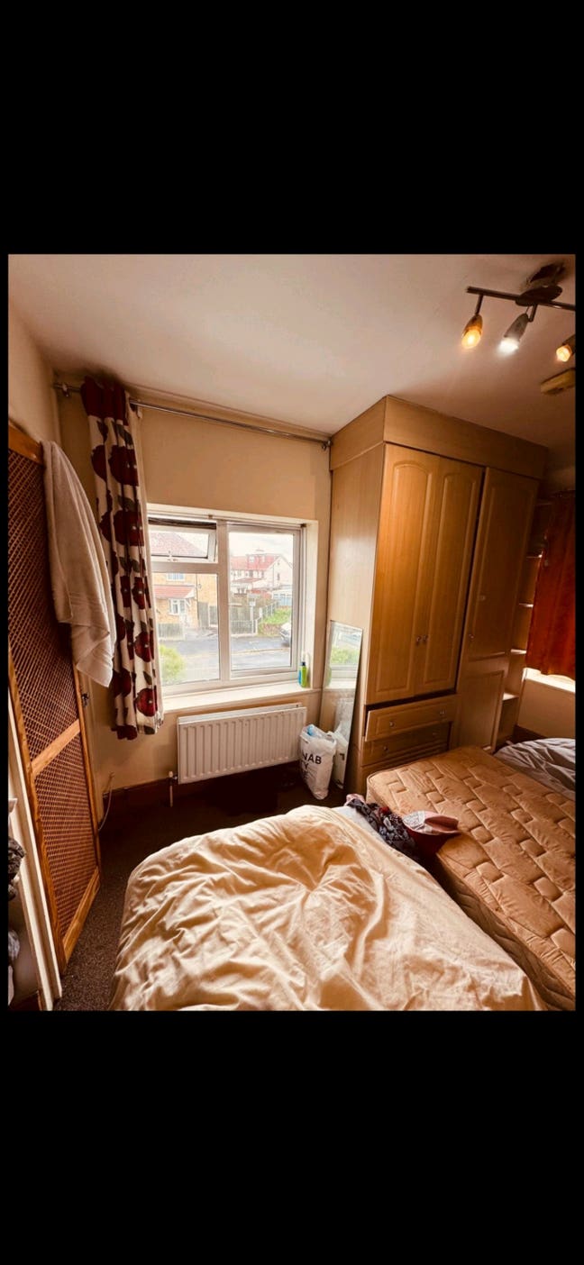 Roomshare available  Main Photo