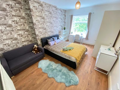 Stunning Professional Houseshare Main Photo