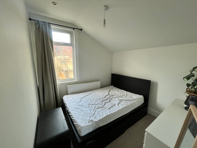 Spacious 3 bed house *All bills included* Main Photo