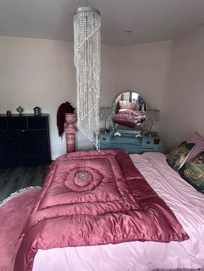 Beautiful safe flat  with high ceilings  Main Photo