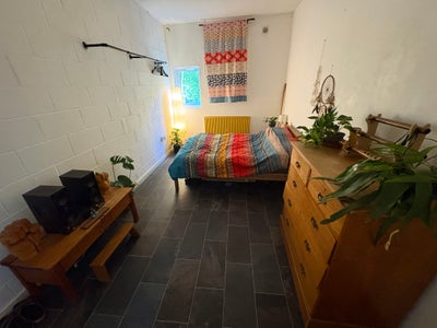 Huge room - cozy warehouse - all bills included Main Photo