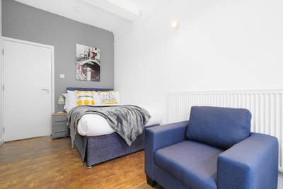 Ealing 74 - Beautiful Home & Garden *Reduced Rent* Main Photo
