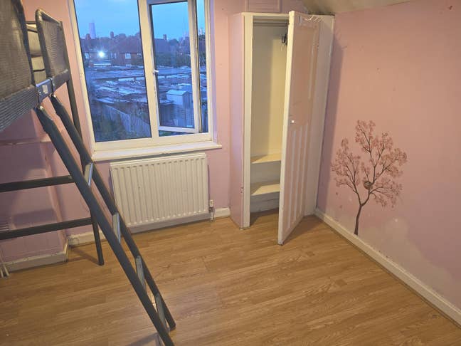 Spacious Large Single Room in an Amazing Location! Main Photo