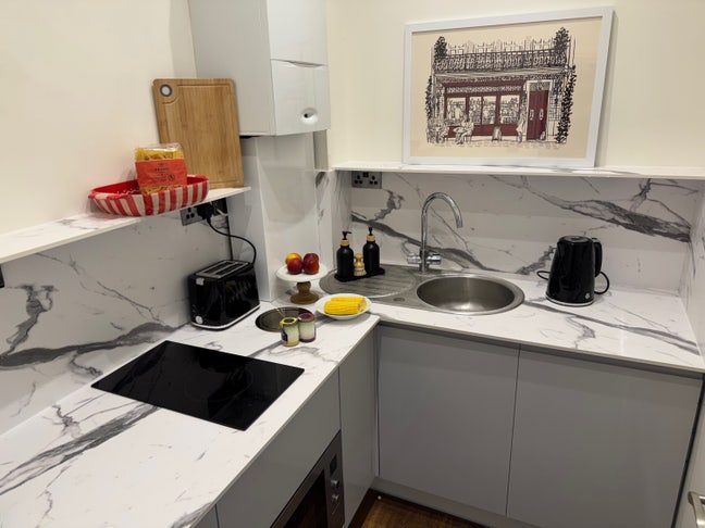 Large studio in Earl’s Court zone 1 Main Photo