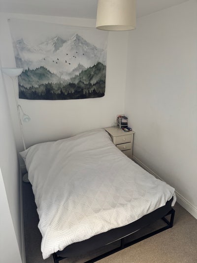 Double Room in a 2-Bed Flat | Oval | 5 Min to Tube Main Photo