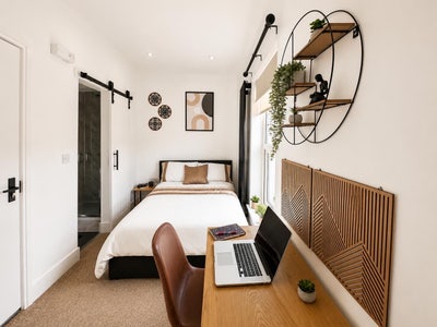 ✨ Double Room with Private ensuite Bathroom 💫   Main Photo