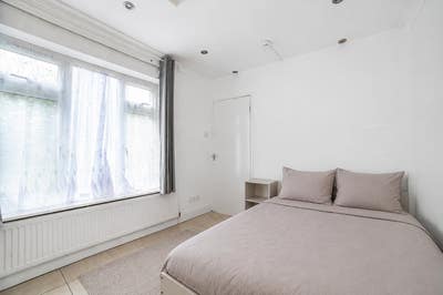 Bright Double Room - Available Main Photo