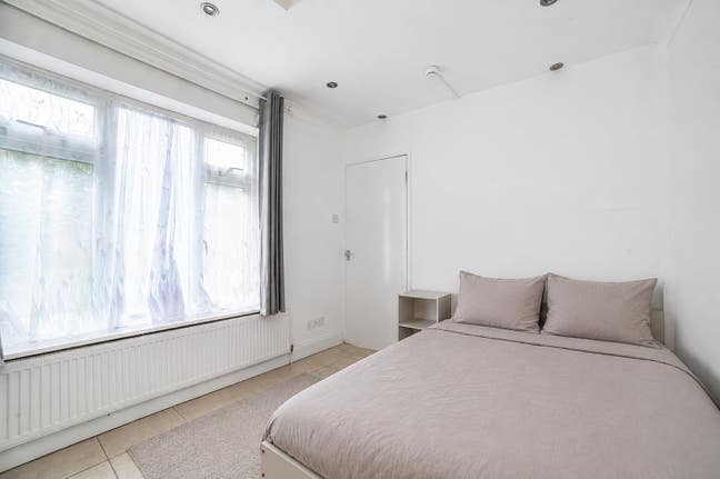 Bright Double Room - Available Main Photo