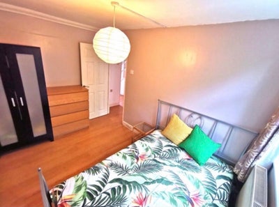 3 Rooms Available in 4 Bed House in Island Garden Main Photo