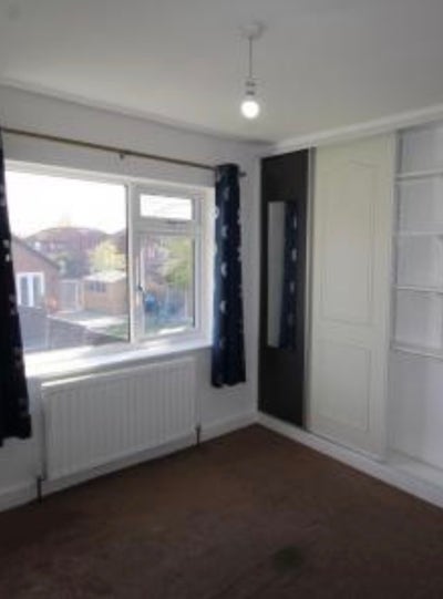 Spare room in Warwick to let Main Photo