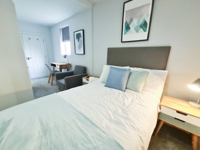 Luxury Ensuite Room to Rent by Station! Main Photo
