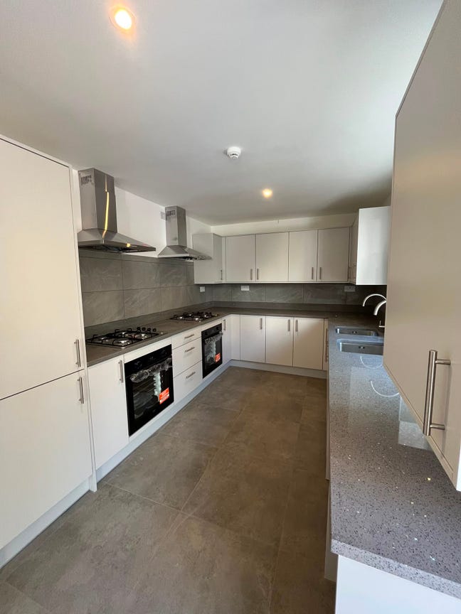 Double-Bedrooms for Students in House Share Main Photo