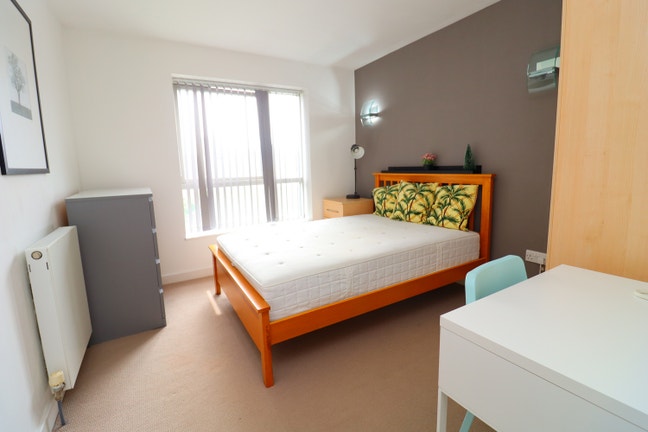 This Is Home-2Stunning Rooms in North Greenwich! Main Photo