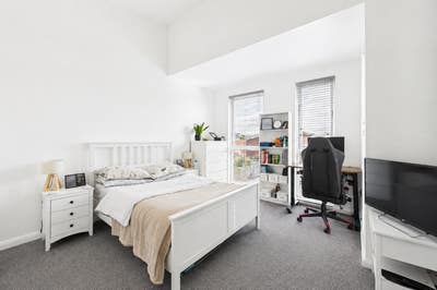 Luxury room in house 5 mins from the city  Main Photo