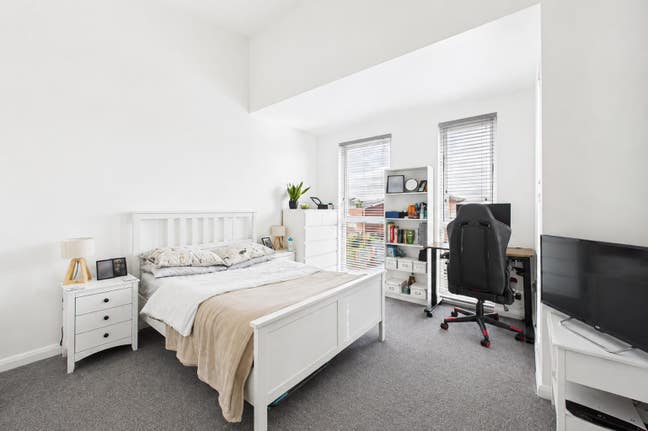 Luxury room in house 5 mins from the city  Main Photo