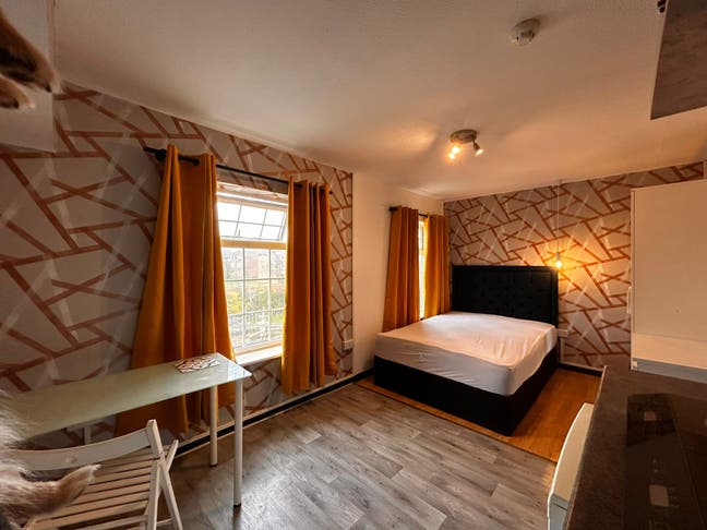 Two Studios Steps Away Bakerloo Line - No Deposit  Main Photo