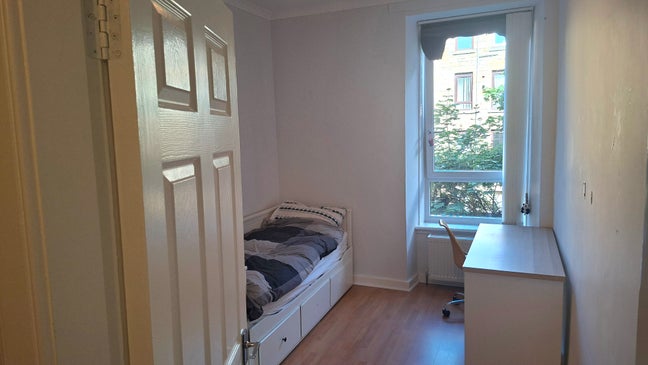 Single room in quiet tenement flat near UofG Main Photo