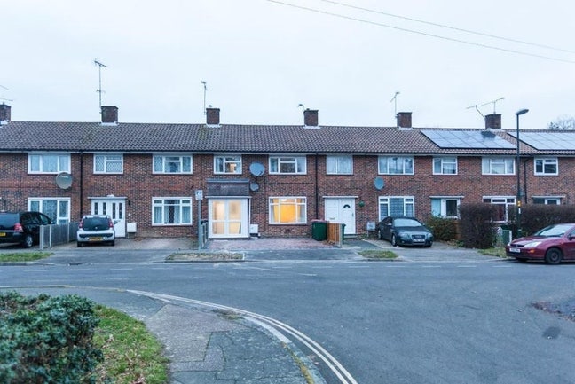 6 Bed Terraced House, The Birches, RH10 Main Photo