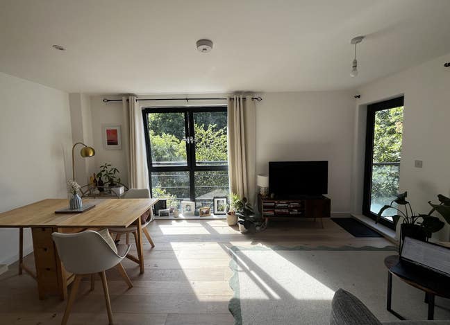 Part-time Mon–Fri double room in LEYTON Main Photo
