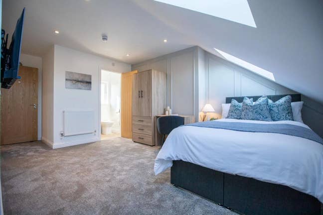 Kitchenette Luxury En-Suite Rooms  –Prime Location Main Photo