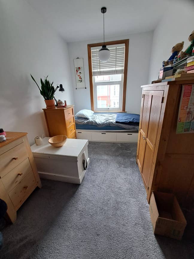 Lovely room in great location close to high road Main Photo