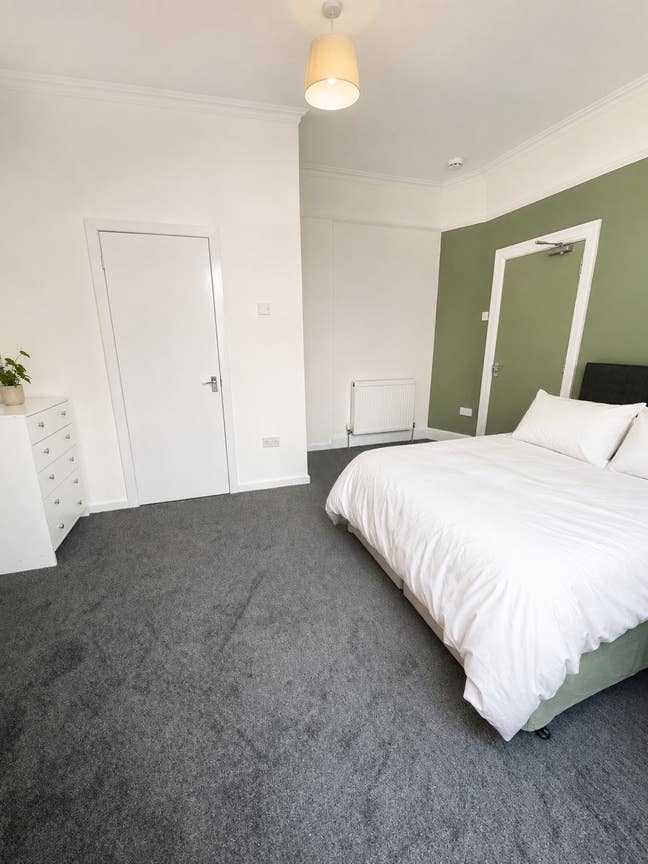 1 Large Double En Suite Room Ready from 21/09/26! Main Photo