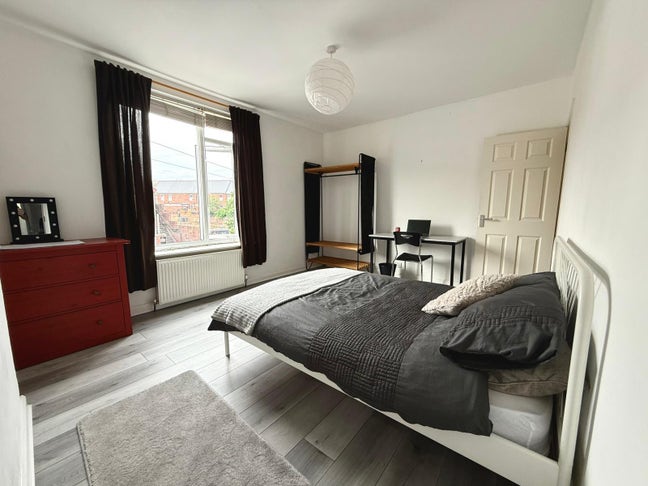 Spacious Furnished Double Rooms In Sheffield🏡 Main Photo