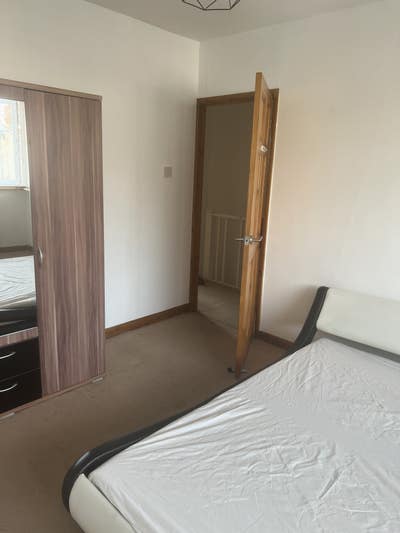 Room to rent Main Photo