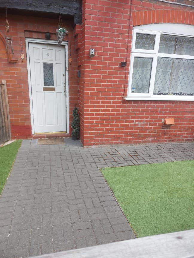 A large double room near sale town centre Main Photo