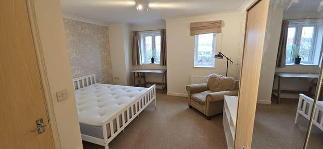 Big, Bright Room in Orchard Park  Main Photo