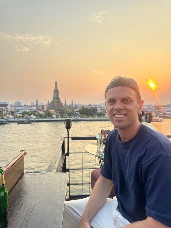 Male professional looking for double room  Main Photo