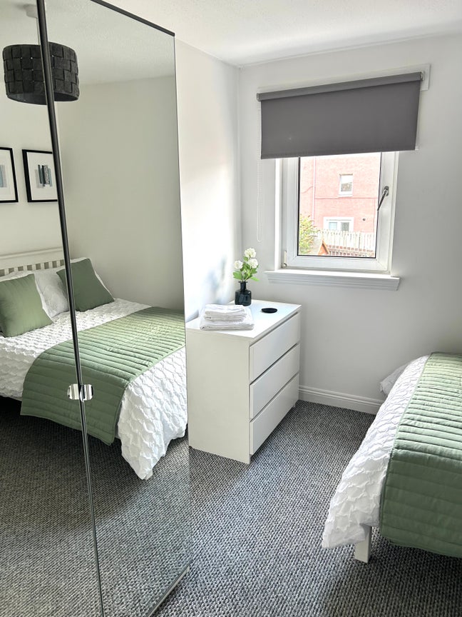  All  Bills  Included - Small Double Room Main Photo