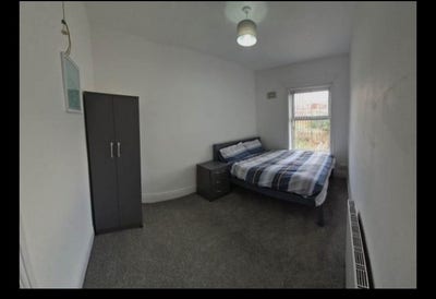 Double Bedroom Available Main Photo
