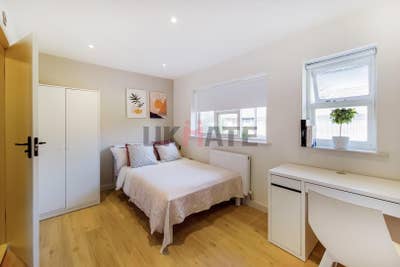 YoLiving LCC Camberwell Goldsmith 2 Main Photo