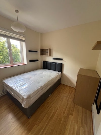 1 bedroom available in Camden (5-bed flat) Main Photo